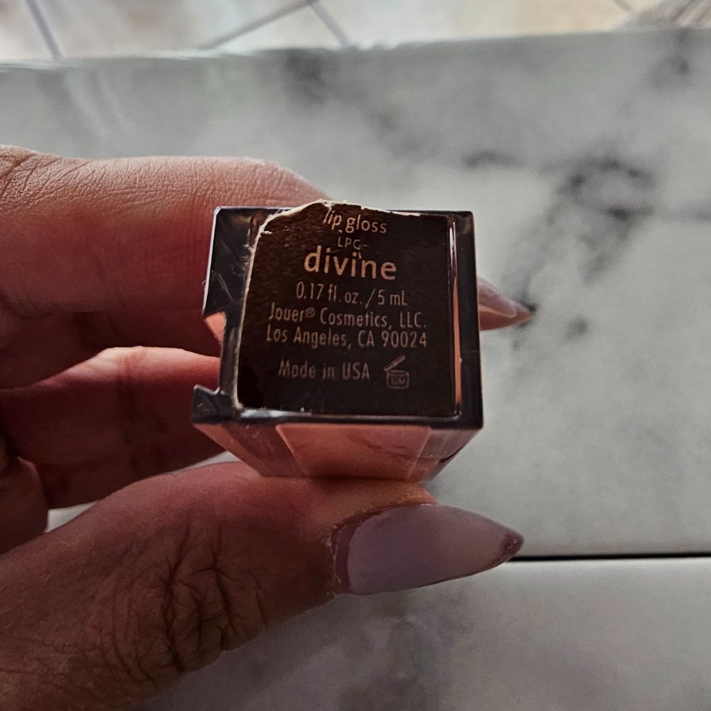 JOUER - LIP GLOSS - DIVINE - NEVER USED - GREAT CONDITION